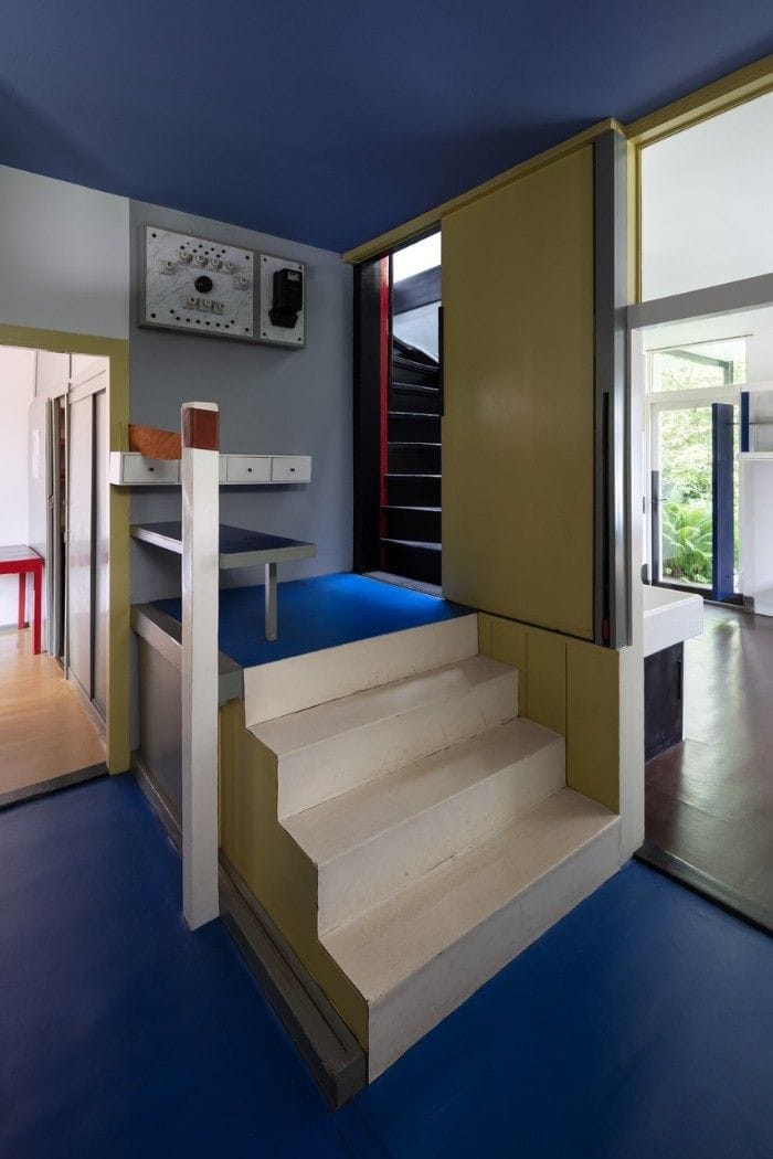 escalera mesa telefóno casa schroder