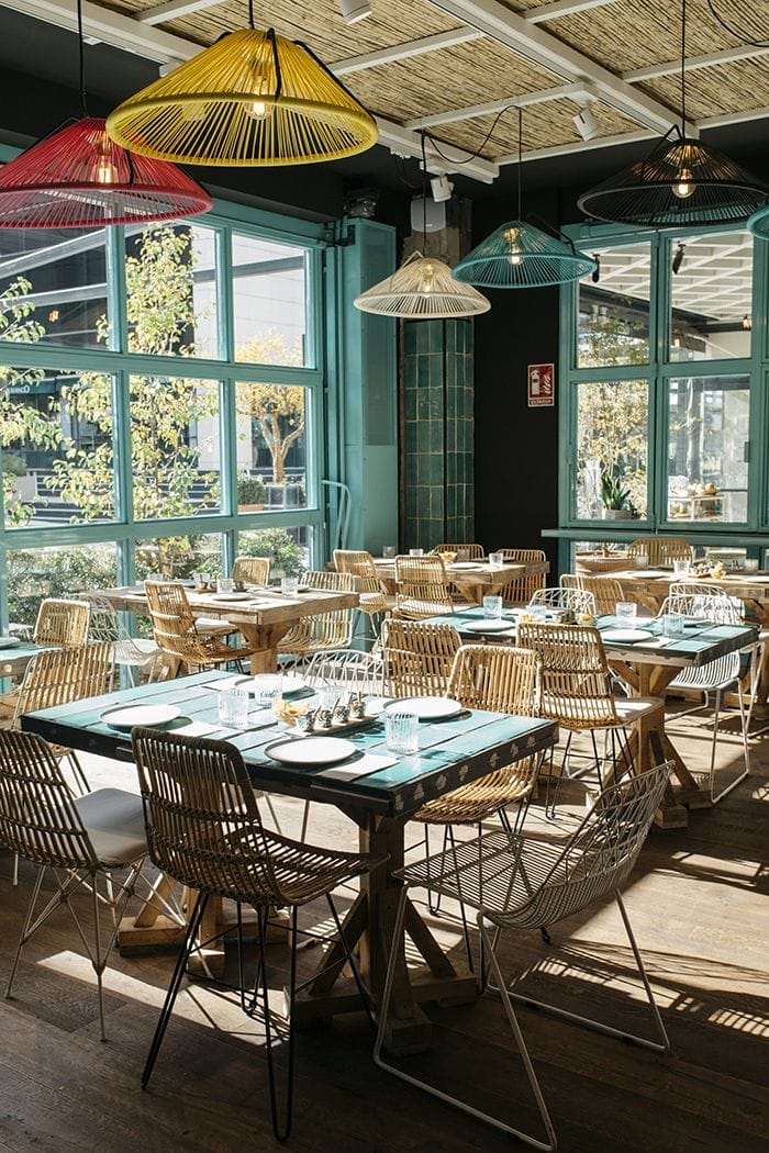 acogedor restaurante sillas caña bambu
