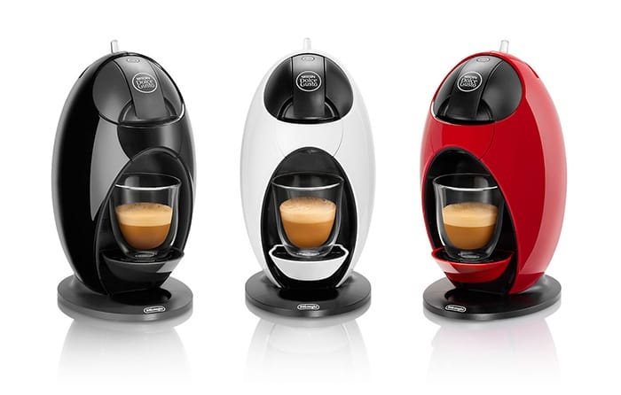 cafetera de capsulas negra blanca y roja