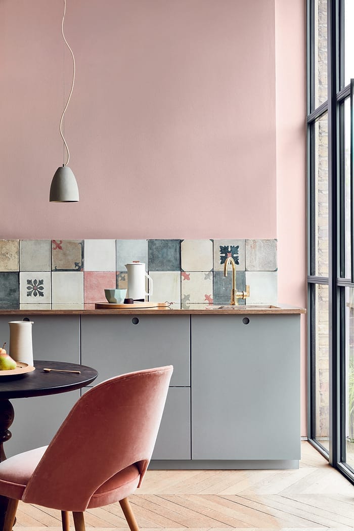 cocina cabinet gris pared rosa