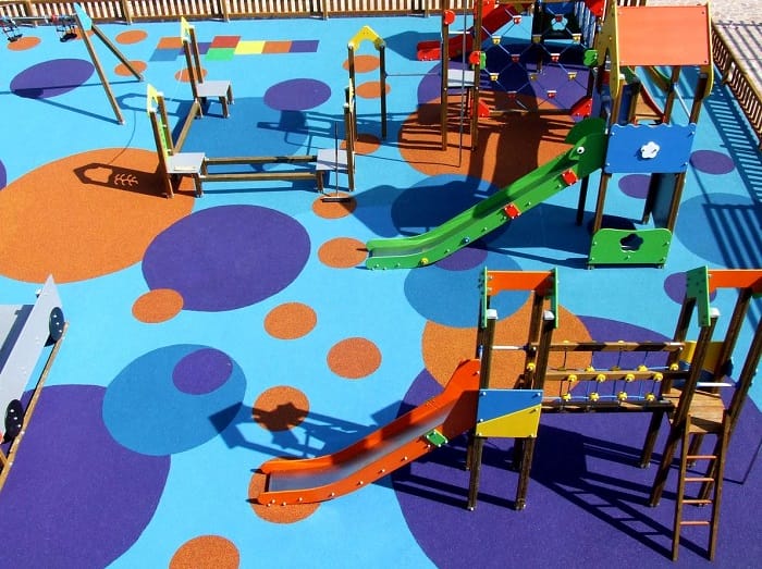 Mobiliario urbano pavimento parque infantil