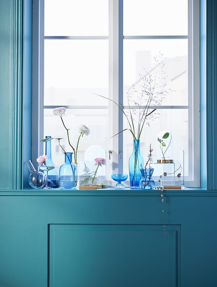 jarrones azules decoracion ventana