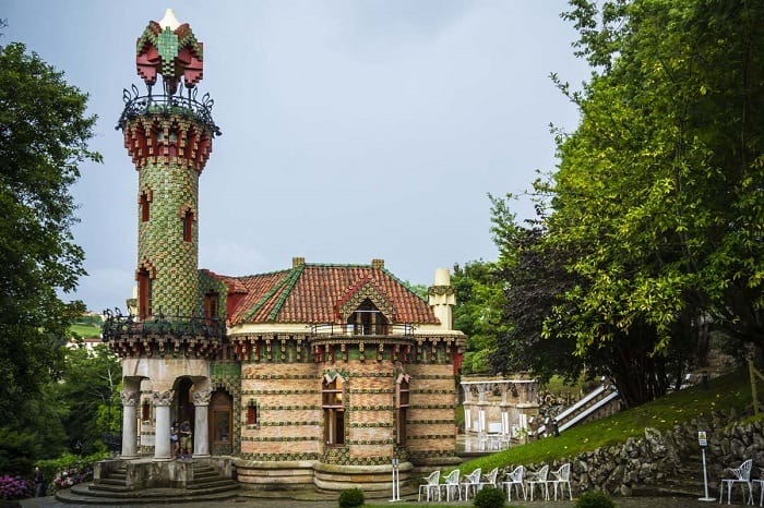 el capricho fachada antonio gaudi