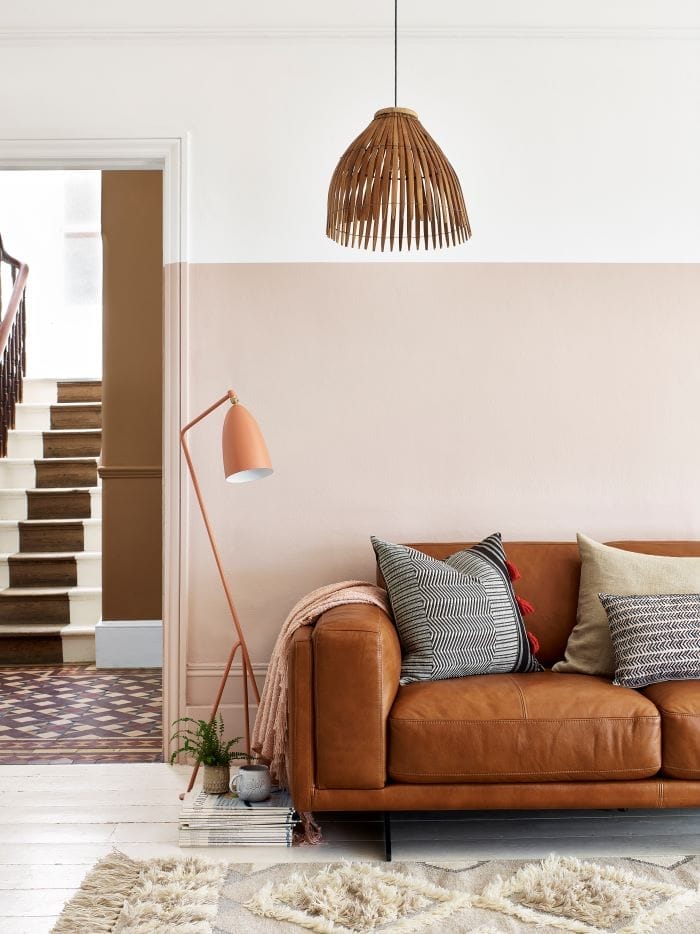 Colores del mundo Salón con pared rosa