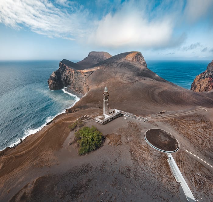 faro Capelinhos en volcan