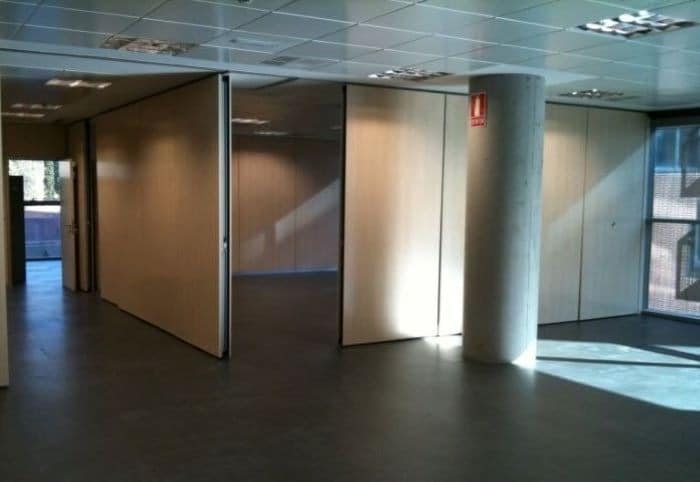 Tabique móvil multidireccional de madera