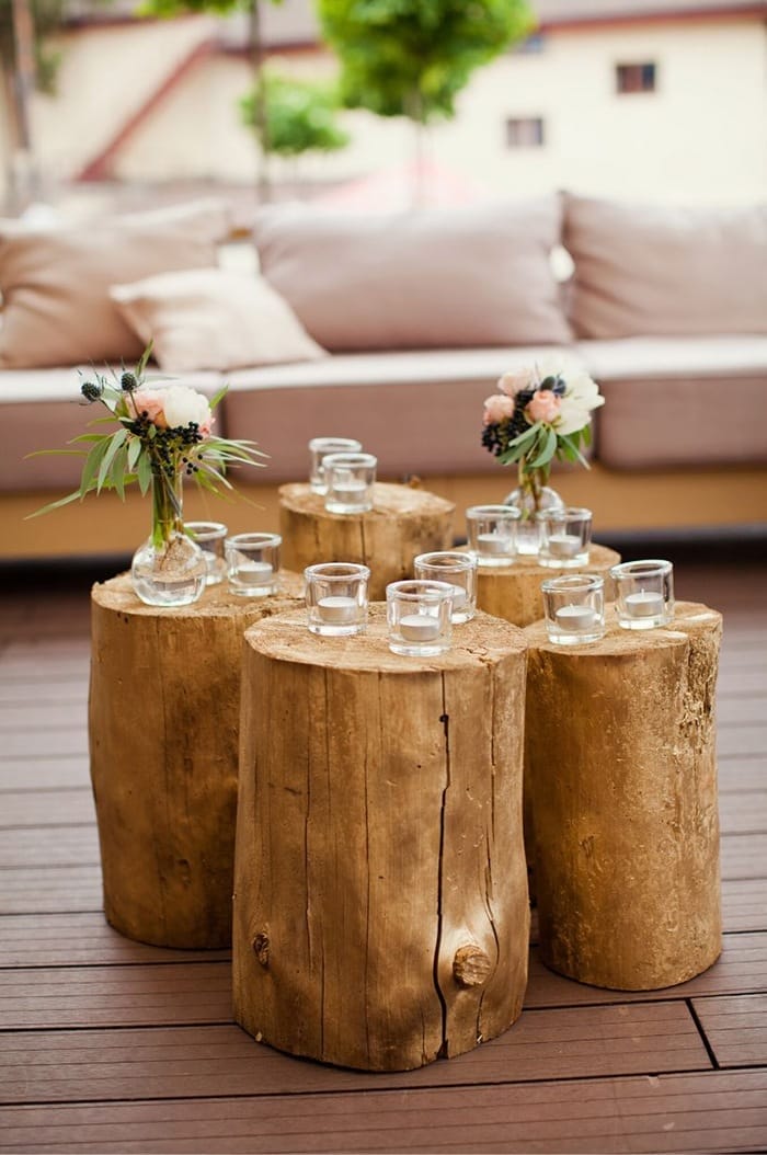 composicion velas sobre troncos madera