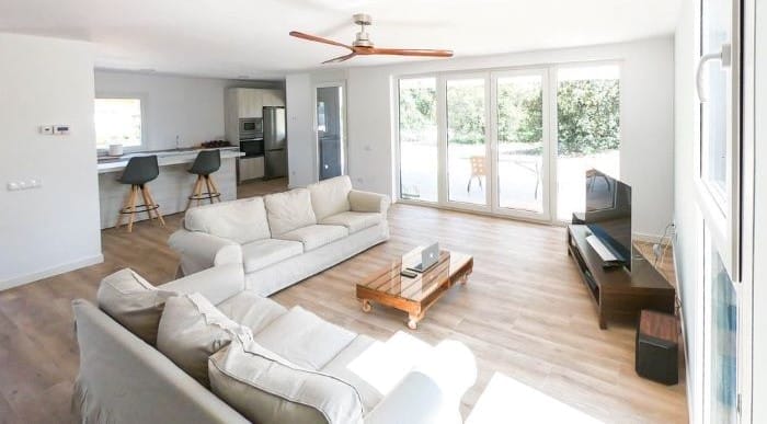 Salón de una casa prefabricada