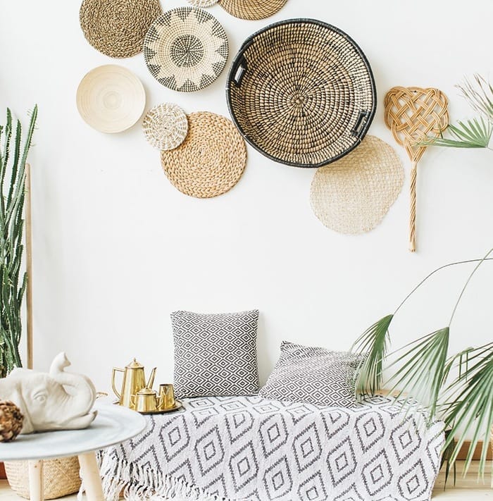 sala de estar con manta bohemia