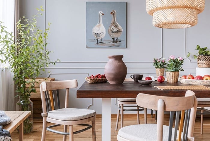 mesa y sillas madera