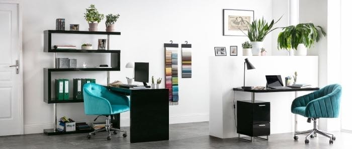 Escritorio con estantería