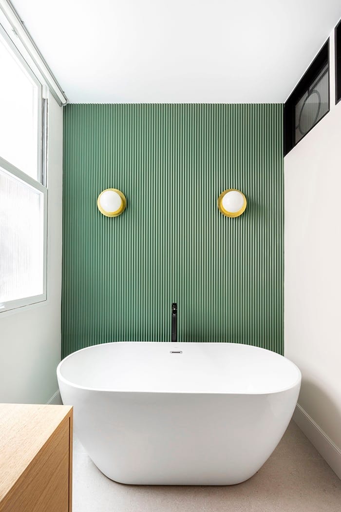 baño pared carpinteria turquesa