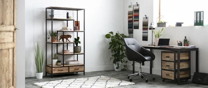 Silla moderna con ruedas