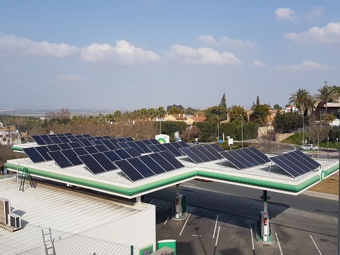 placas solares en gasolinera