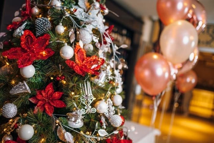 globos helio y arbol navideño