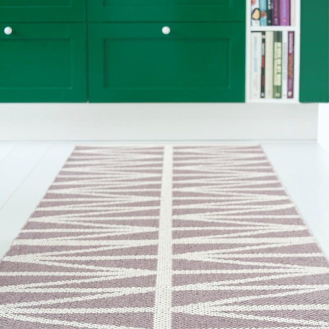 Alfombra-Helmi-lila-gris-de-Nordicnest