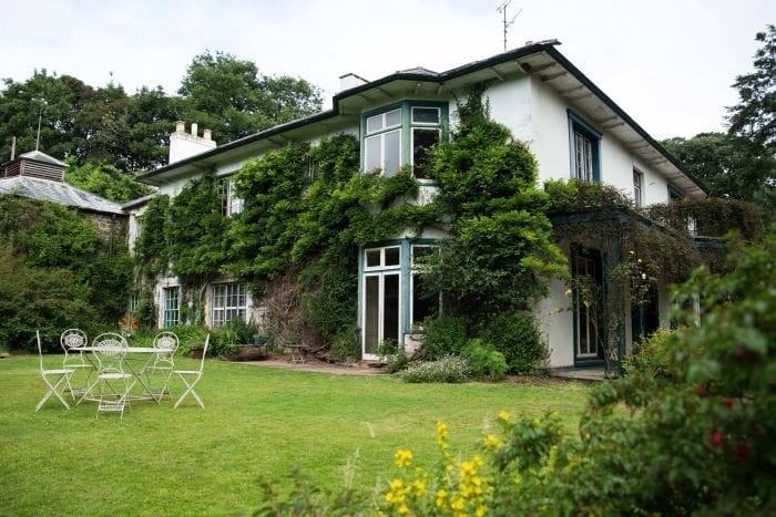 Alojamiento-con-patio-verde-en Inglaterra. Airbnb
