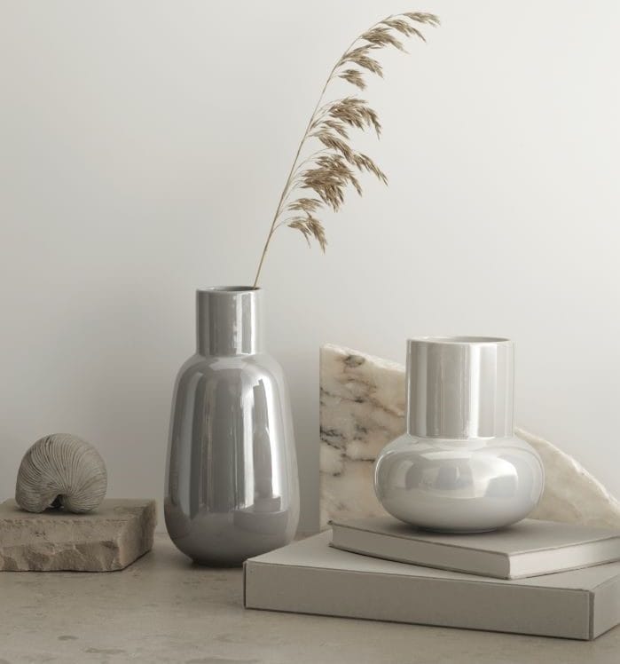 Nuevos jarrones gris y blanco de IKEA