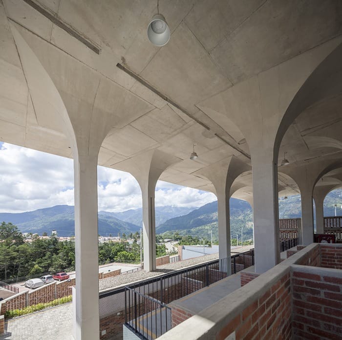 Ganador concurso arquitectónico ArchDaily 2021 cúpulas exterior proyecto