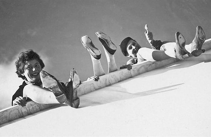 mujeres edificio bauhaus