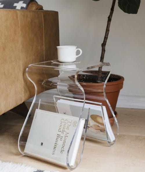 Revistero y mesilla de metacrilato transparente estilo moderno