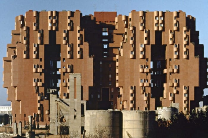 edificio brutalista