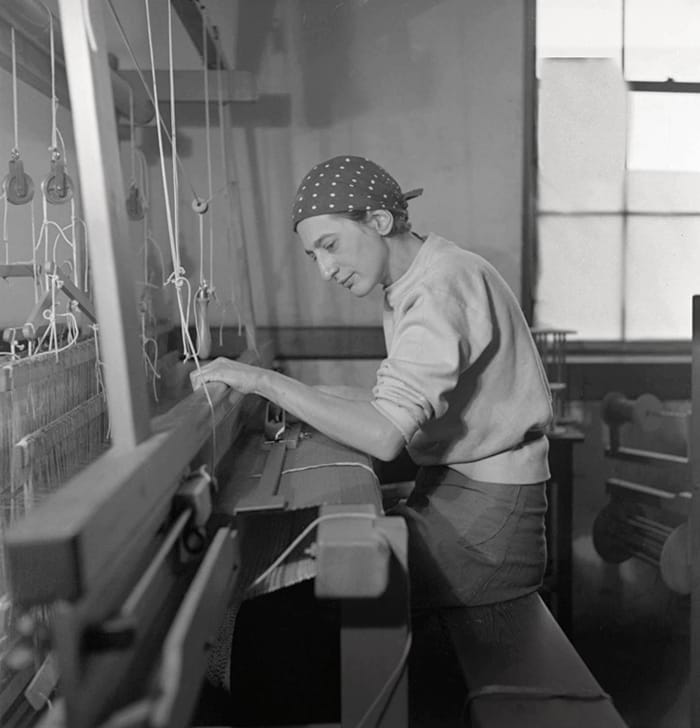 anni albers tejiendo telar