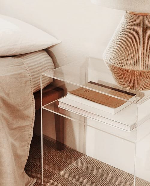 mesita de noche transparente