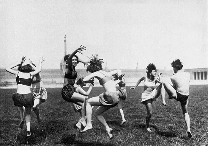 mujeres bauhaus bailando
