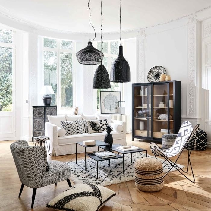 Vitrina negra de estilo exótico