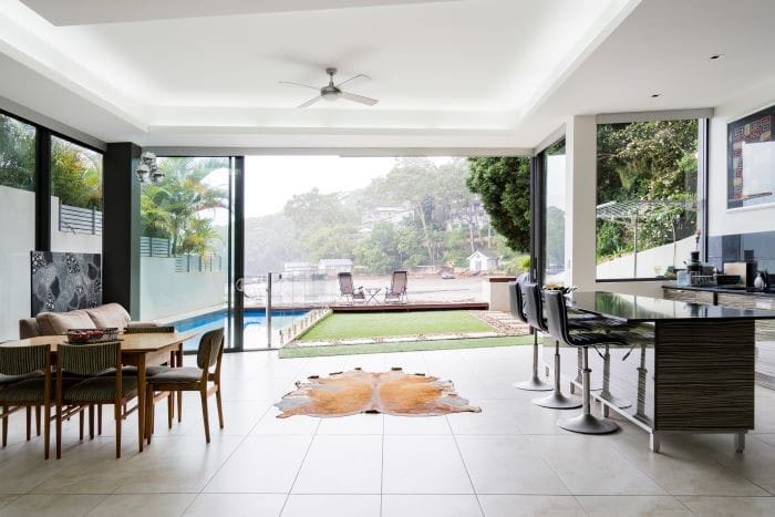 Alojamiento con jardín y piscina de Airbnb accesible para sillas de ruedas