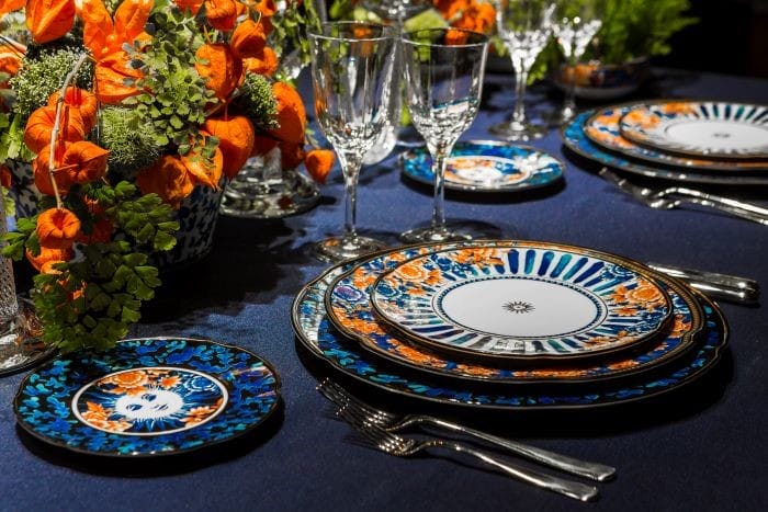 Detalle de una decoración primaveral en tu mesa