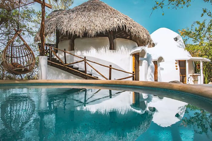 piscina en exterior en beach Bungalows Airbnb México