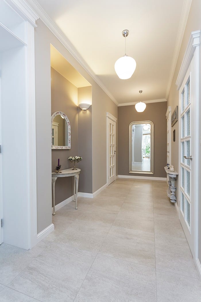 suelo baldosa brillante pasillo