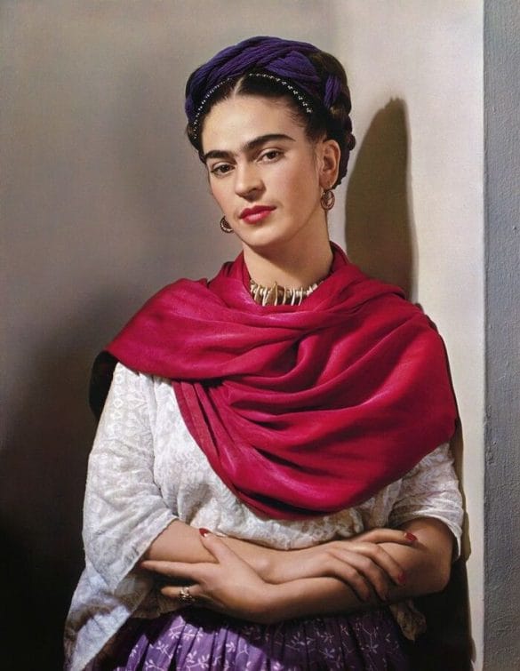 Retrato fotográfico a color de Frida Kahlo