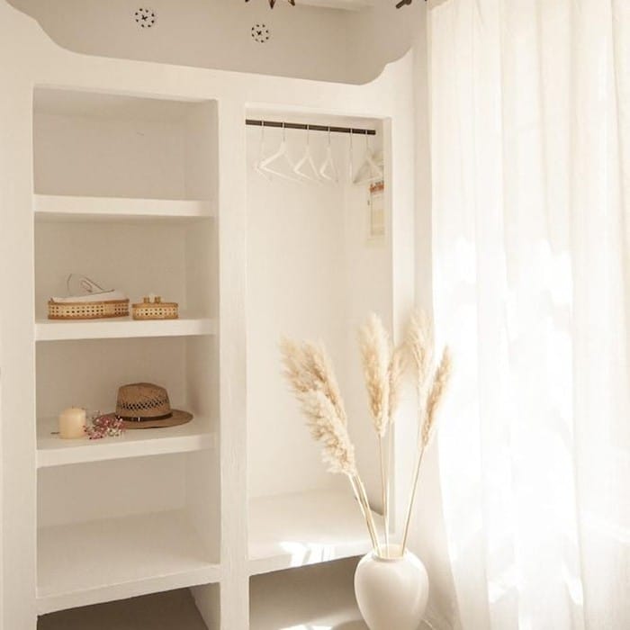 Hotel 971 habitación rincón decoración tonos claros