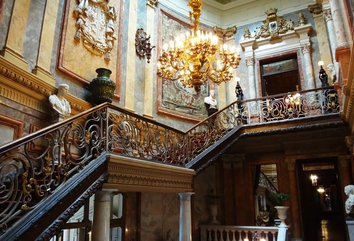 Museo Cerralbo vista esquina escaleras interiores