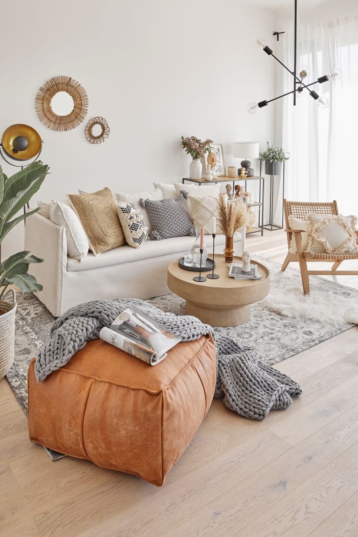 Salón con decoración rústico moderno