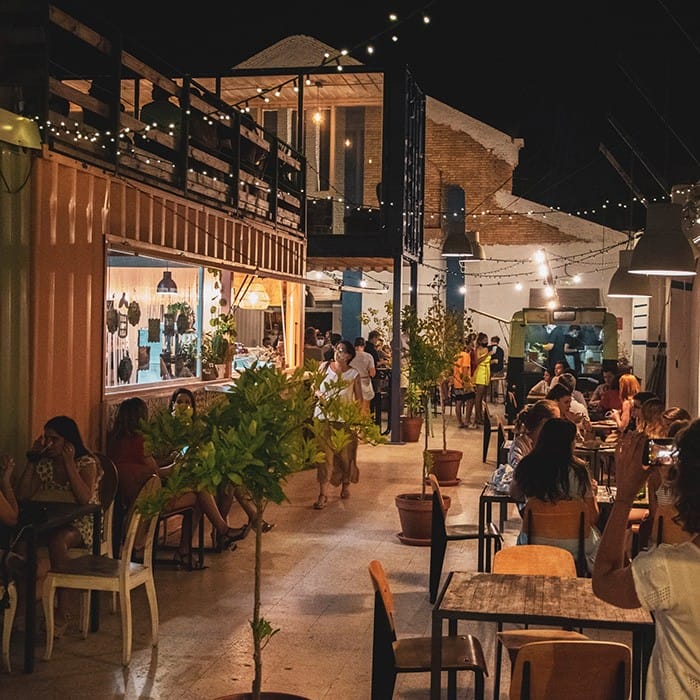 Mercabañal un gastro mercado al lado del mar