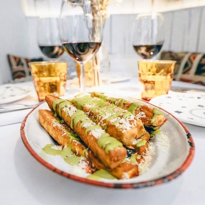 el perro y la galleta