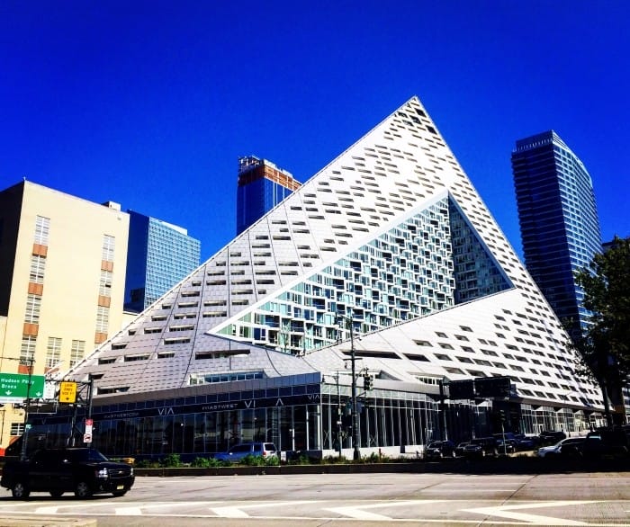 edificio triangulo exterior