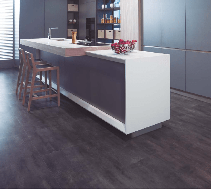 Cocina-con-suelo-laminado-de-coleccion-Cement