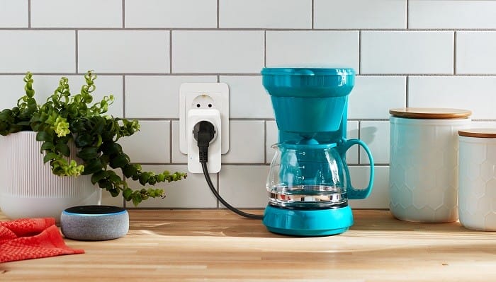 Dispositivo-inteligente-Amazon-Smart-Plug-para-tu-hogar