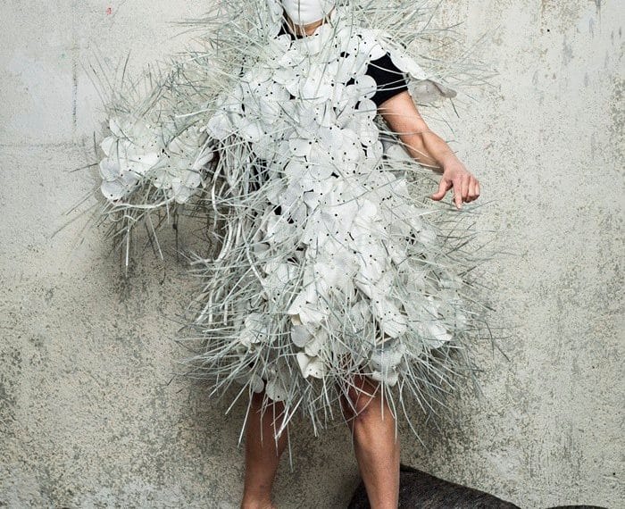 foto blanco gris personaje