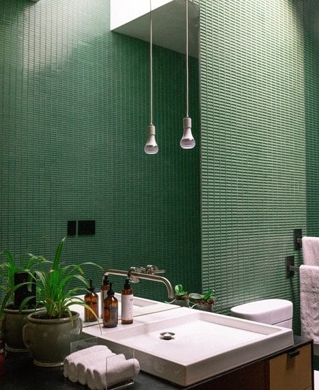 lavabo espejo pared azulejos verde