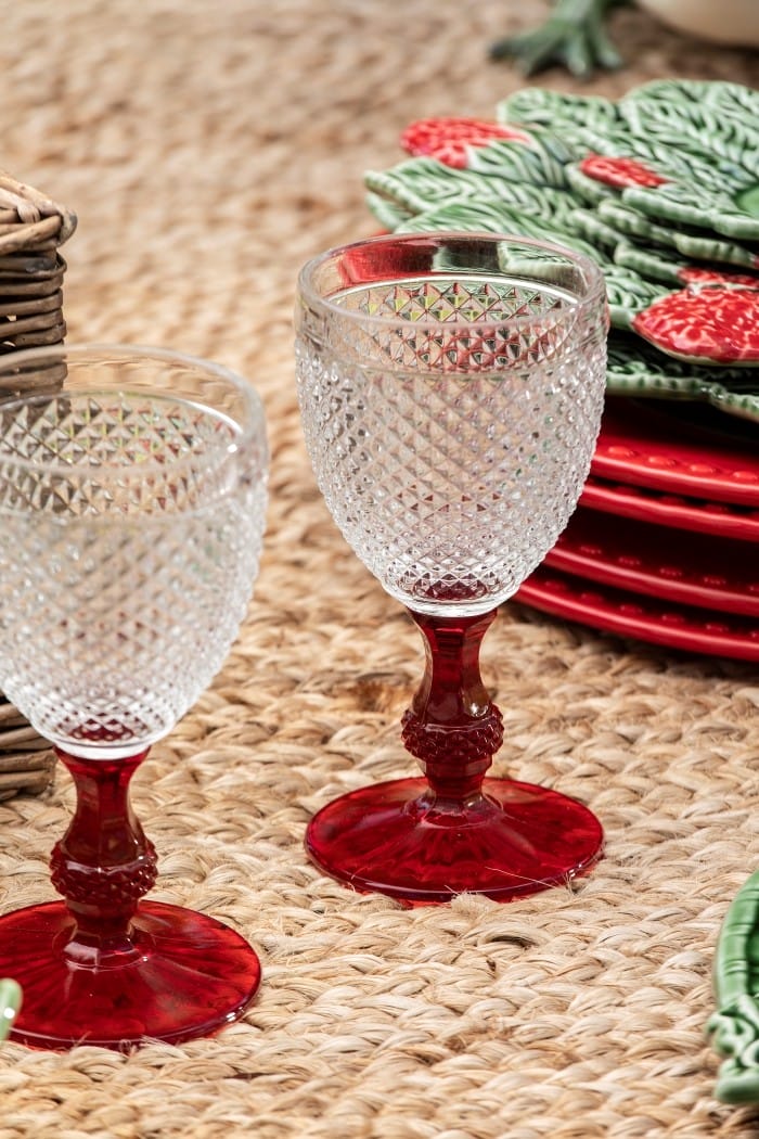 menaje transparente rojo