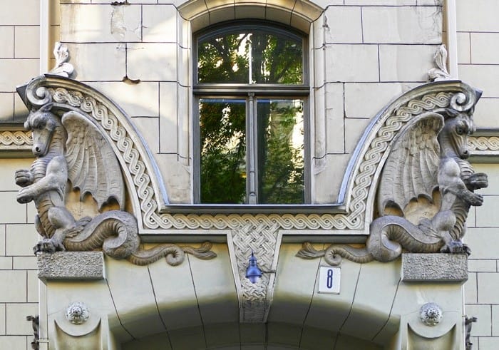 tallado ventana relieve