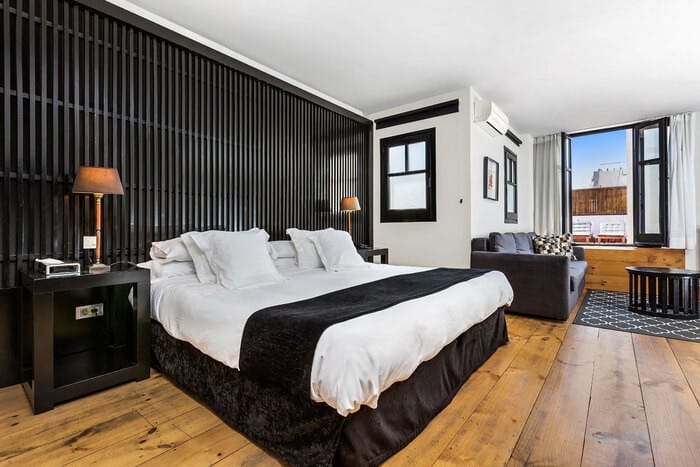 habitación grande decoración en Hotel Market de Barcelona