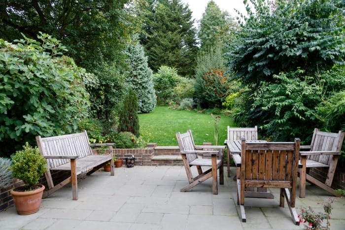 mobiliario madera jardin