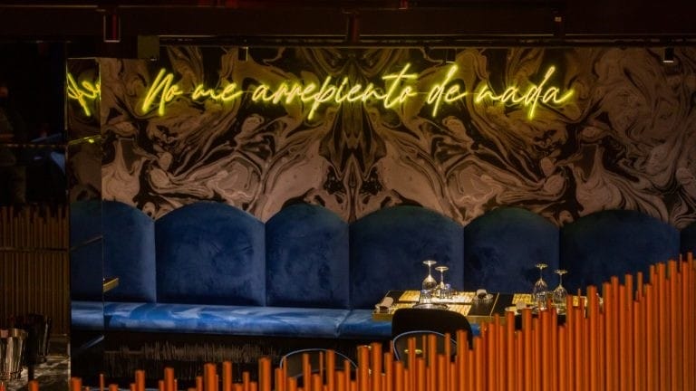 zona vip sillas terciopelo azul